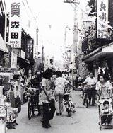 堀江フラワー通りの商店街